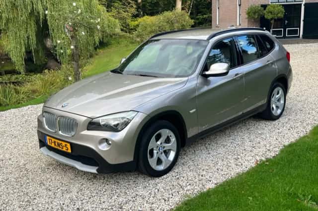 BMW X1 (2010) thumbnail 2
