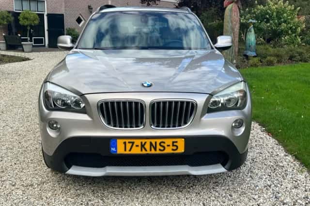 BMW X1 (2010) thumbnail 3