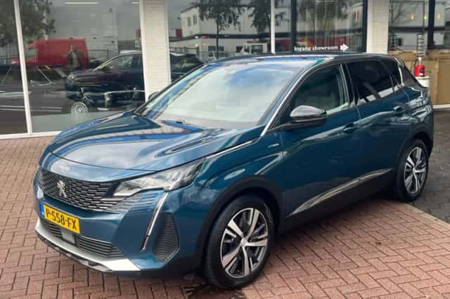 Peugeot 3008 (2022) thumbnail 2