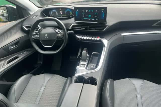 Peugeot 3008 (2022) thumbnail 4