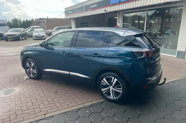 Peugeot 3008 (2022) thumbnail 5