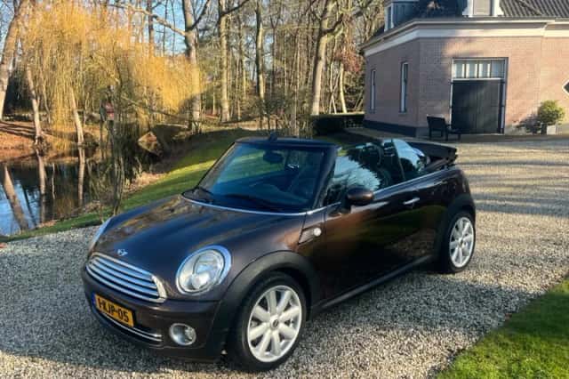 MINI Cabrio (2010) thumbnail 1