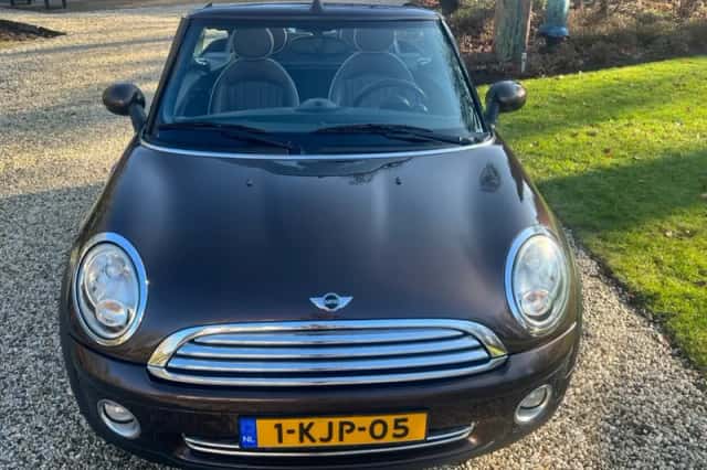 MINI Cabrio (2010) thumbnail 3