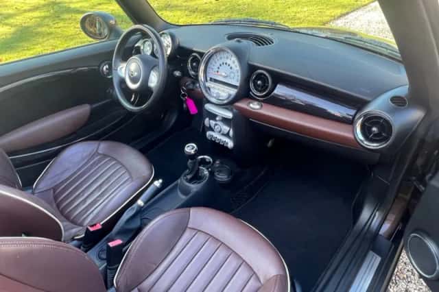 MINI Cabrio (2010) thumbnail 4