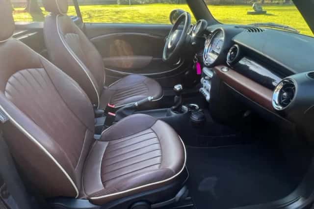 MINI Cabrio (2010) thumbnail 6