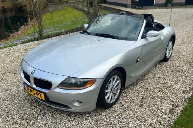 BMW Z4 (2004) thumbnail 2