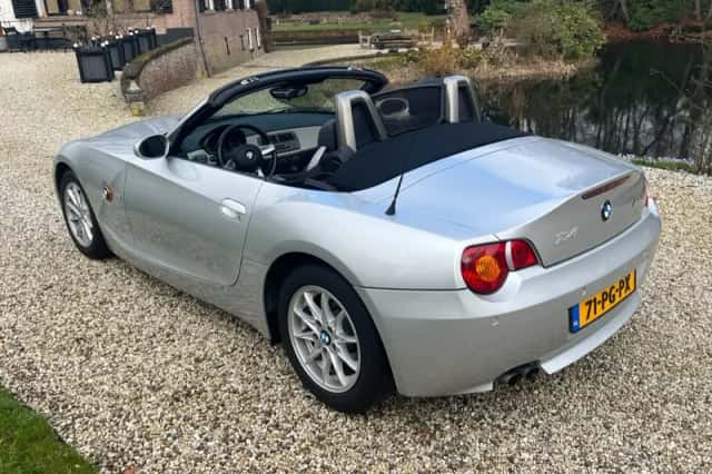 BMW Z4 (2004) thumbnail 4