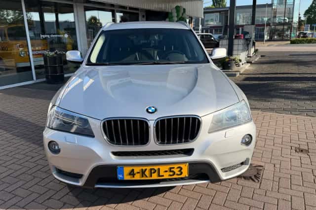 BMW X3 (2013) thumbnail 3