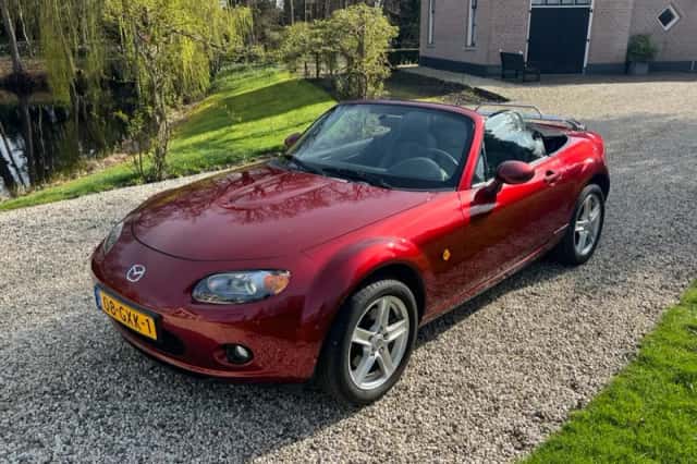 Mazda MX-5 (2008) thumbnail 2