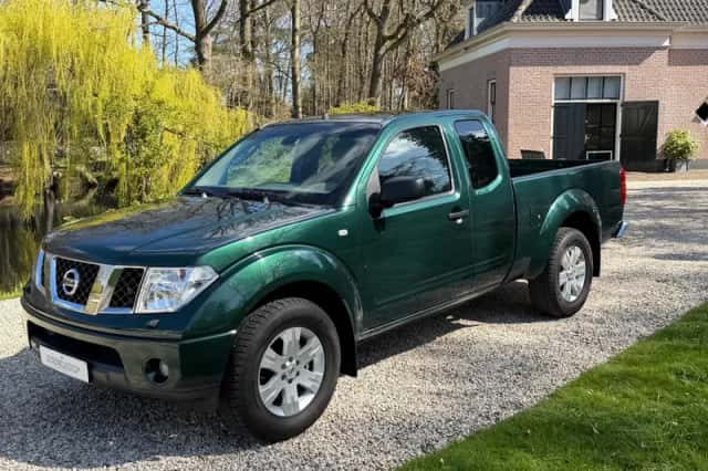 Nissan Navara (2005) thumbnail 1