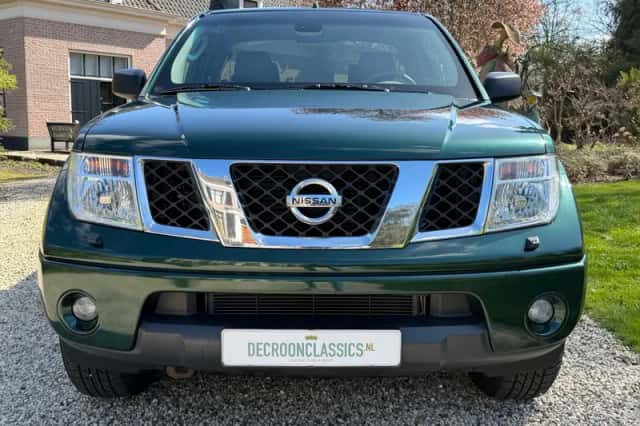Nissan Navara (2005) thumbnail 2