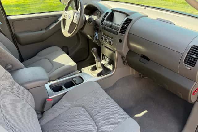 Nissan Navara (2005) thumbnail 4