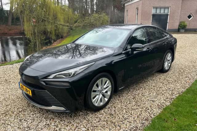 Toyota Mirai (2021) thumbnail 2