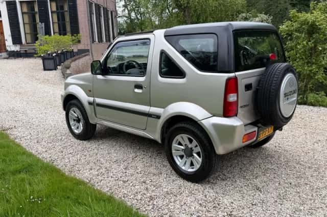 Suzuki Jimny (2004) thumbnail 5