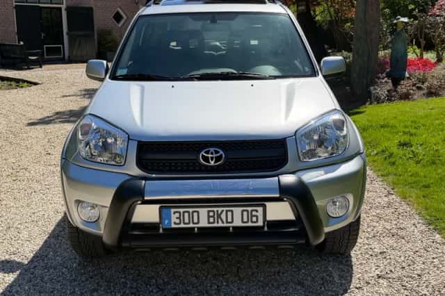 Toyota RAV4 (2002) thumbnail 3