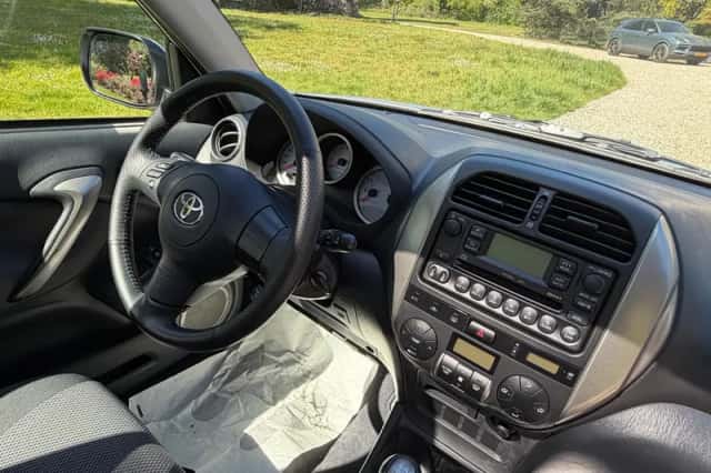 Toyota RAV4 (2002) thumbnail 4