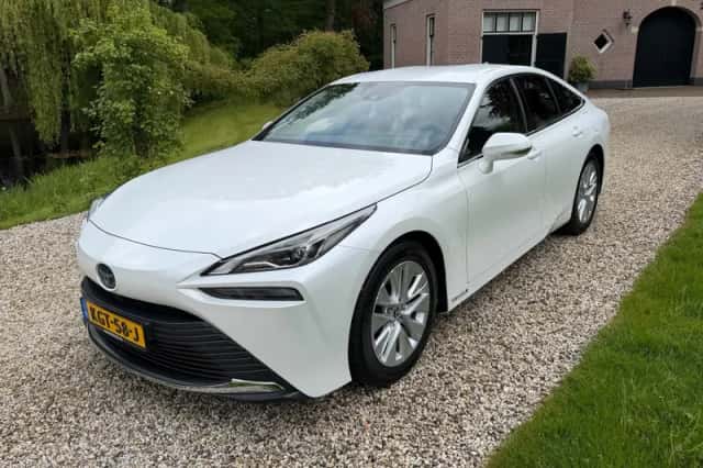 Toyota Mirai (2021) thumbnail 2