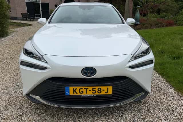 Toyota Mirai (2021) thumbnail 3