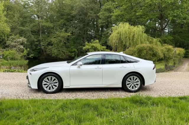 Toyota Mirai (2021) thumbnail 4