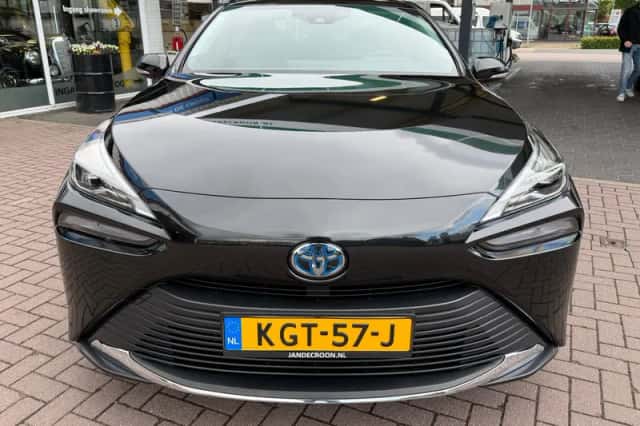Toyota Mirai (2021) thumbnail 3