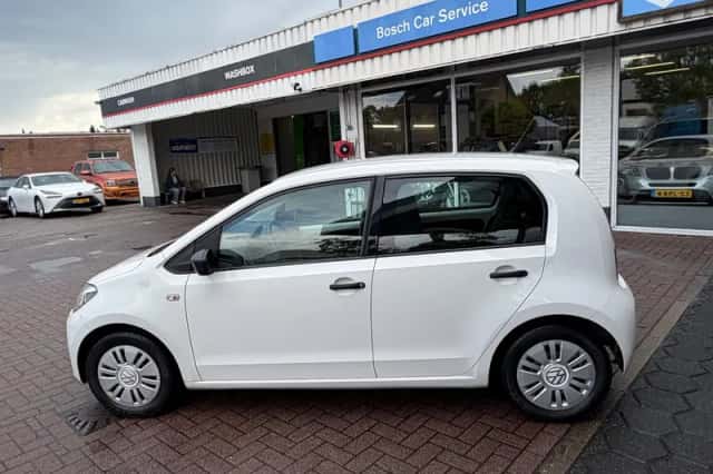 Volkswagen Up! (2014) thumbnail 3