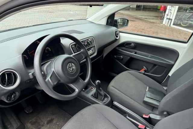 Volkswagen Up! (2014) thumbnail 4