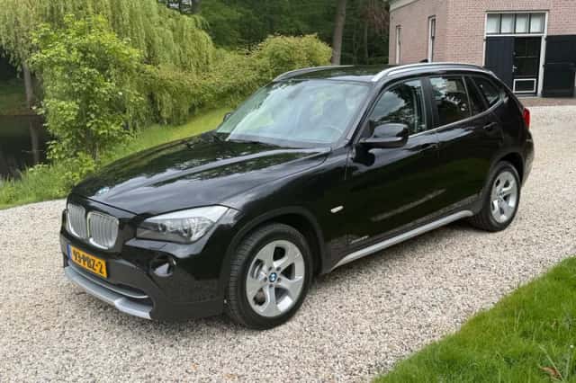BMW X1 (2011) thumbnail 2