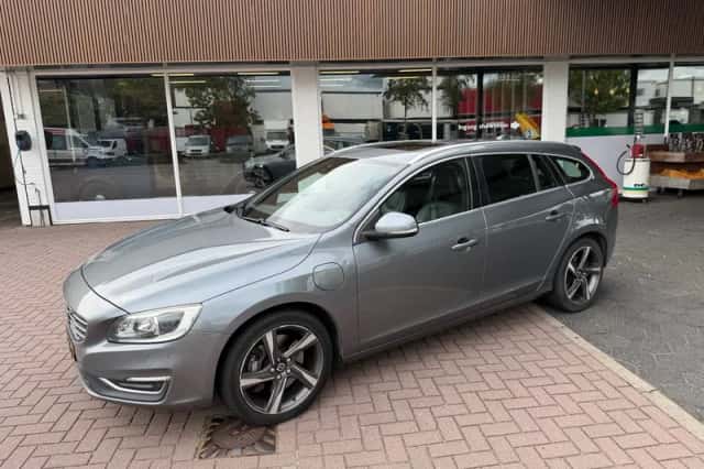 Volvo V60 (2015) thumbnail 1