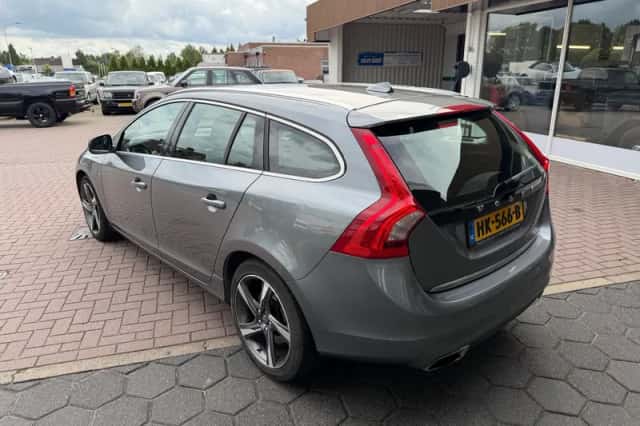 Volvo V60 (2015) thumbnail 5