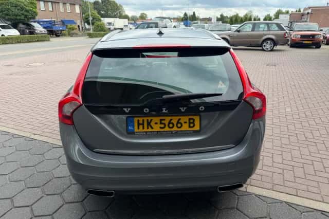 Volvo V60 (2015) thumbnail 6