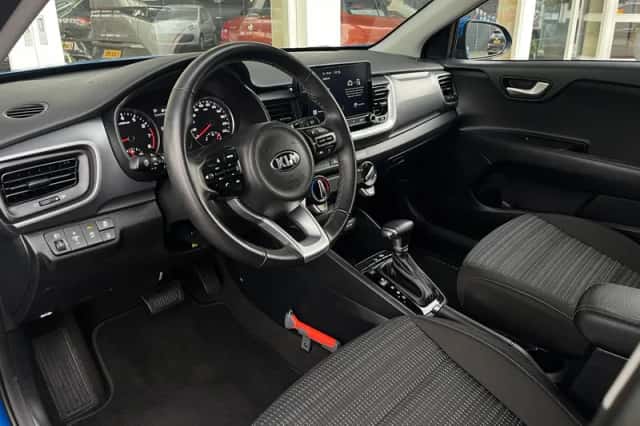 Kia Stonic (2021) thumbnail 2