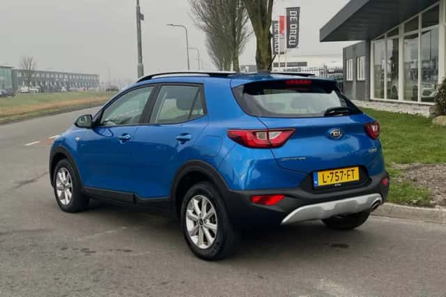 Kia Stonic (2021) thumbnail 3
