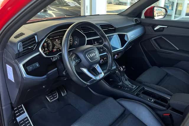 Audi Q3 (2022) thumbnail 2