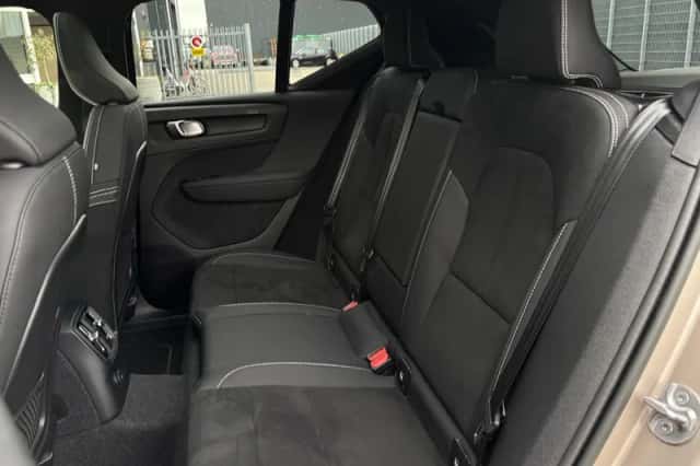 Volvo XC40 (2023) thumbnail 5