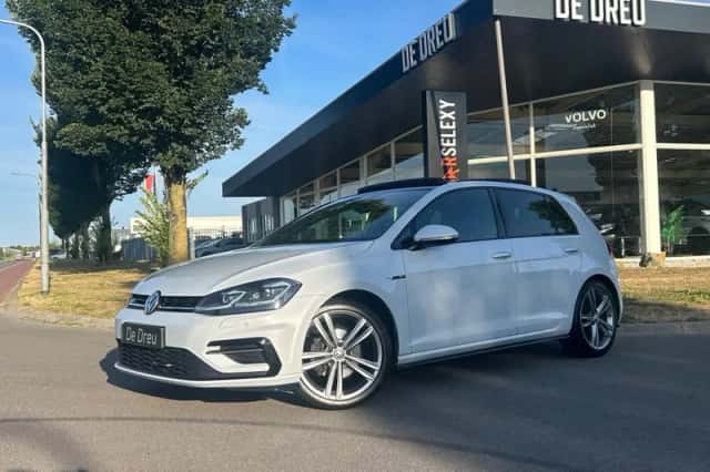 Volkswagen Golf (2018) thumbnail 1