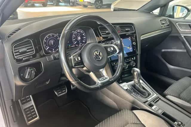 Volkswagen Golf (2018) thumbnail 2