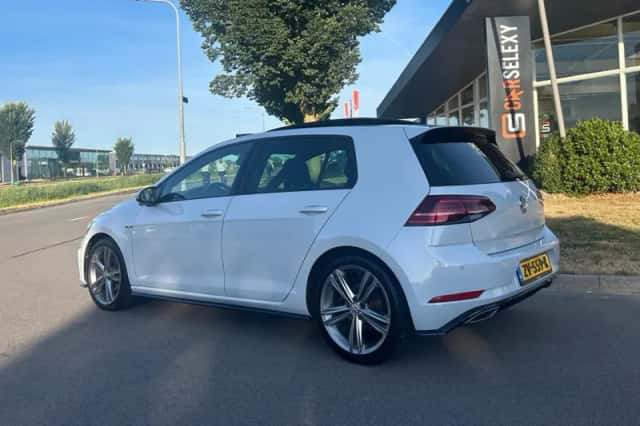 Volkswagen Golf (2018) thumbnail 3