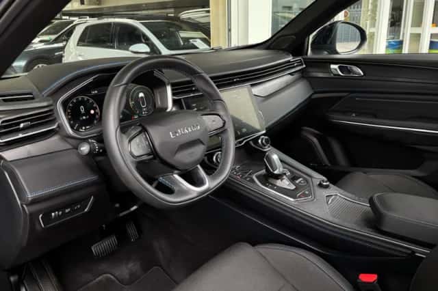 Lynk & Co 01 (2023) thumbnail 2