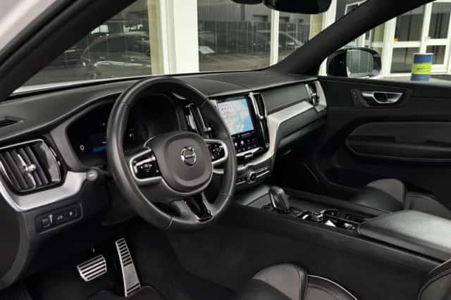 Volvo XC60 (2021) thumbnail 2