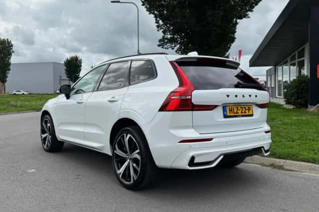 Volvo XC60 (2021) thumbnail 3