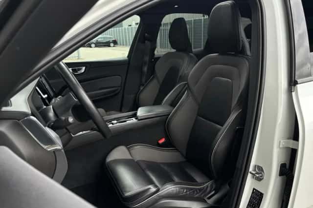 Volvo XC60 (2021) thumbnail 4