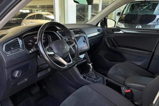 Volkswagen Tiguan (2021) thumbnail 2
