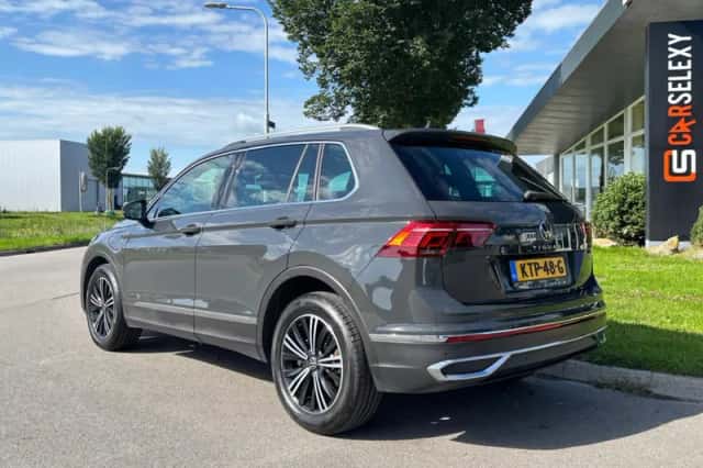 Volkswagen Tiguan (2021) thumbnail 3