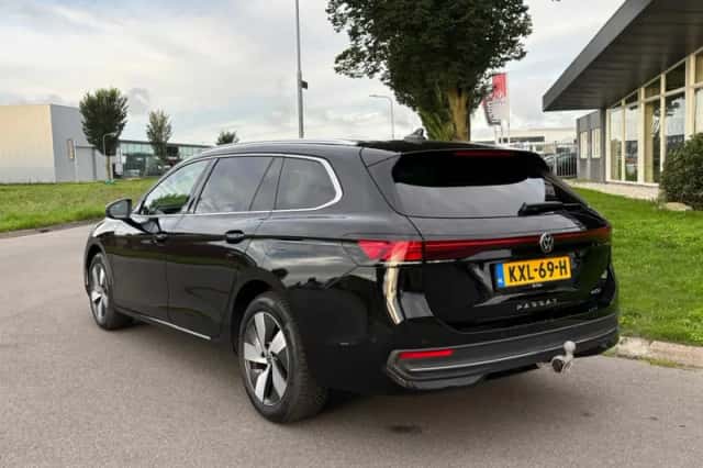 Volkswagen Passat (2025) thumbnail 3