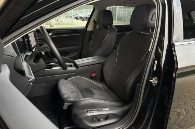 Volkswagen Passat (2025) thumbnail 4