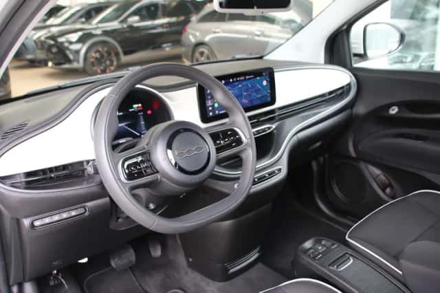 Fiat 500C (2023) thumbnail 2