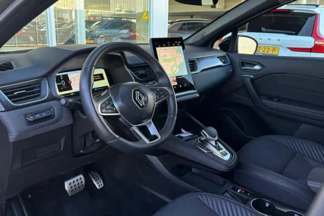 Renault Captur (2025) thumbnail 2