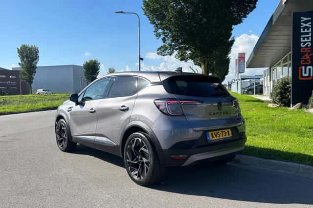 Renault Captur (2025) thumbnail 3