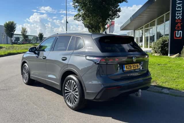 Volkswagen Tiguan (2025) thumbnail 3