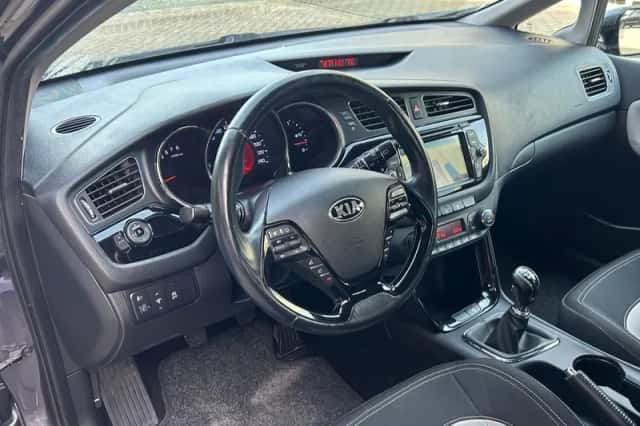 Kia Ceed (2012) thumbnail 4